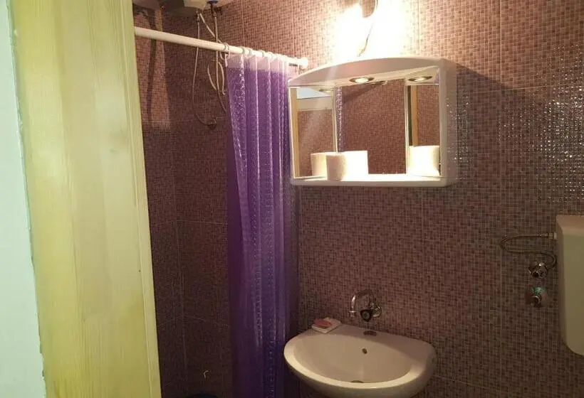 اتاق ساده سه‌ نفره, Guest House Dragomir