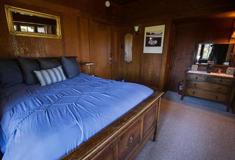 Номер Стандарт, The Captains Quarters