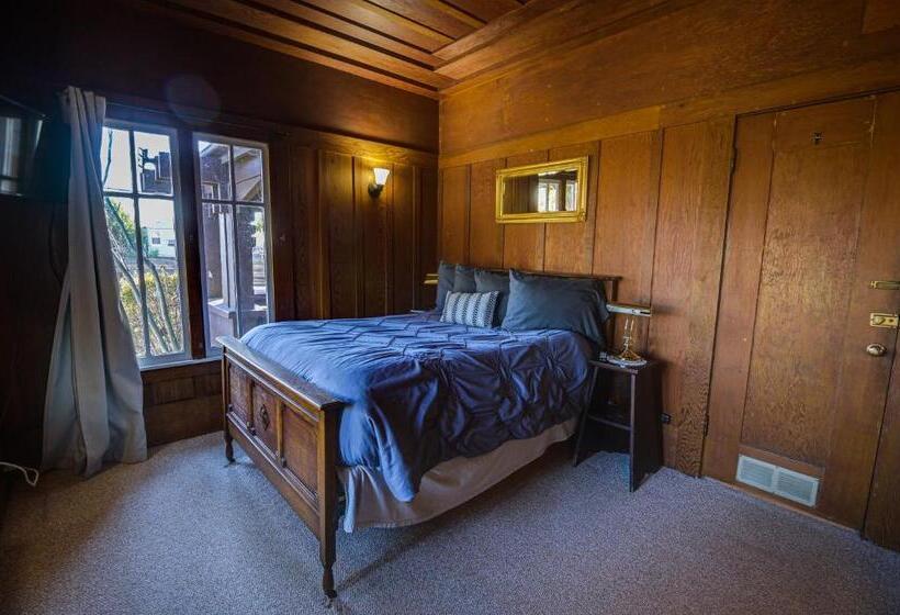 スタンダードルーム, The Captains Quarters