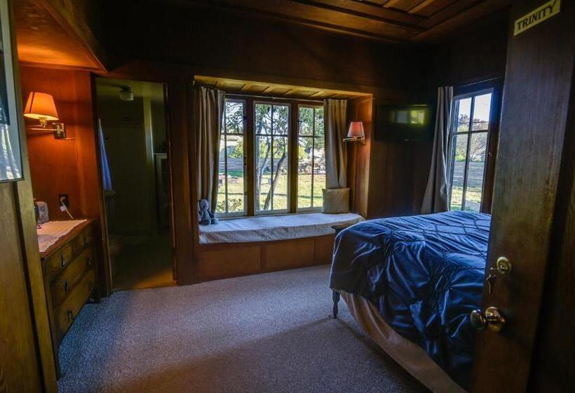 スタンダードルーム, The Captains Quarters