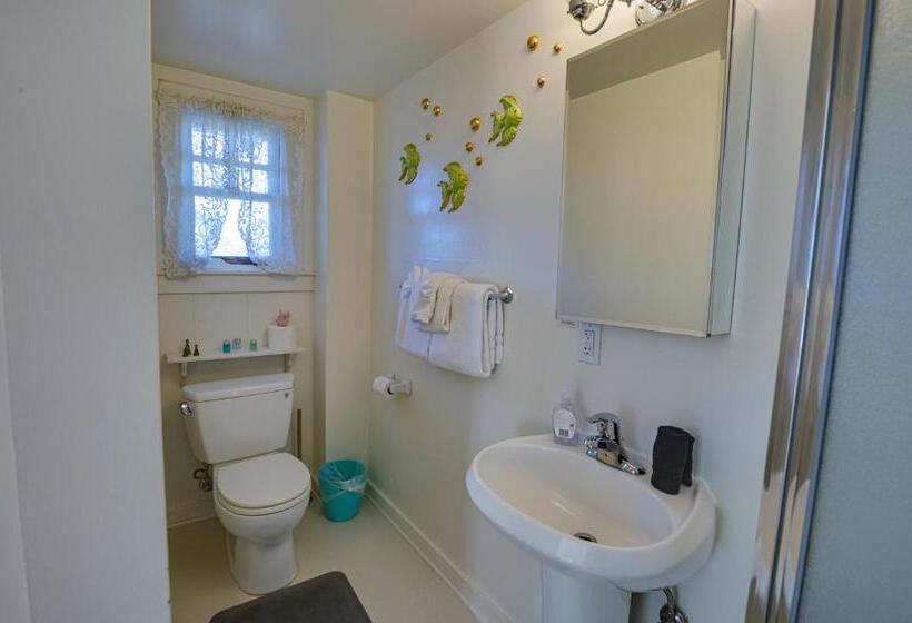 ファミリールーム, The Captains Quarters