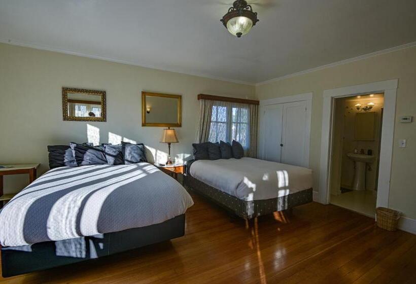 ファミリールーム, The Captains Quarters