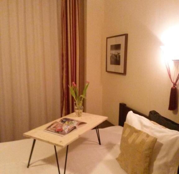 Pokój Standard Trzyosobowy, Casa Veche