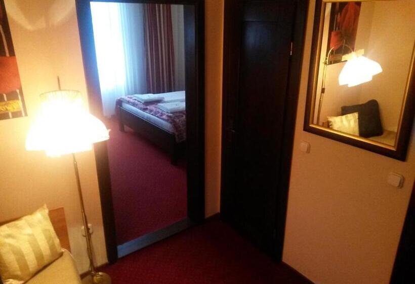 Pokój Standard Trzyosobowy, Casa Veche