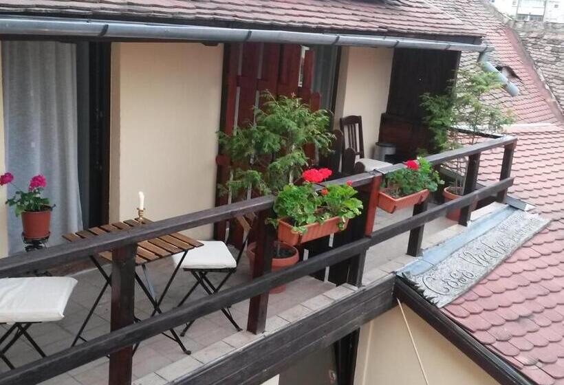 Pokój Czteroosobowy Standard z Balkonem, Casa Veche