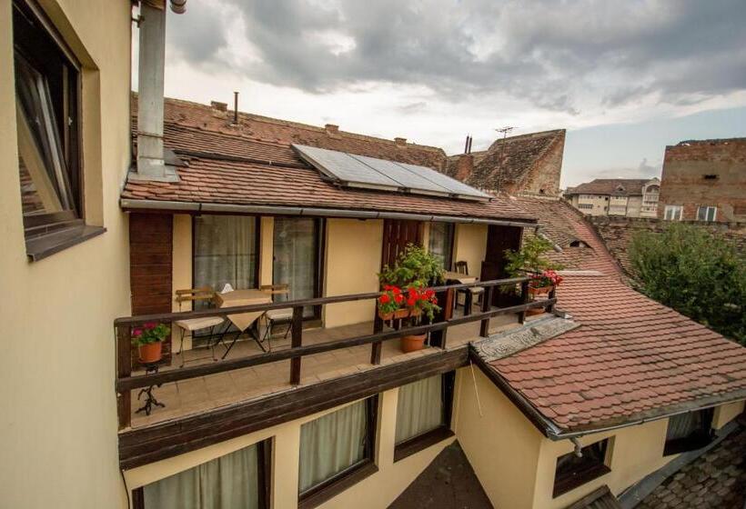 Pokój Czteroosobowy Standard z Balkonem, Casa Veche