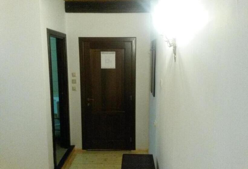 Pokój Czteroosobowy Standard z Balkonem, Casa Veche