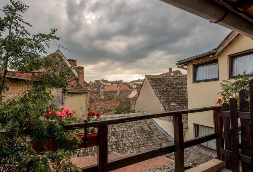 Pokój Czteroosobowy Standard z Balkonem, Casa Veche