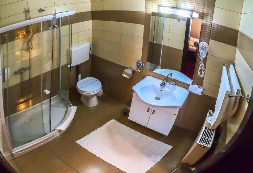 Pokój Czteroosobowy Standard, Casa Veche