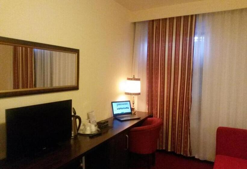 Pokój Standard Trzyosobowy, Casa Veche