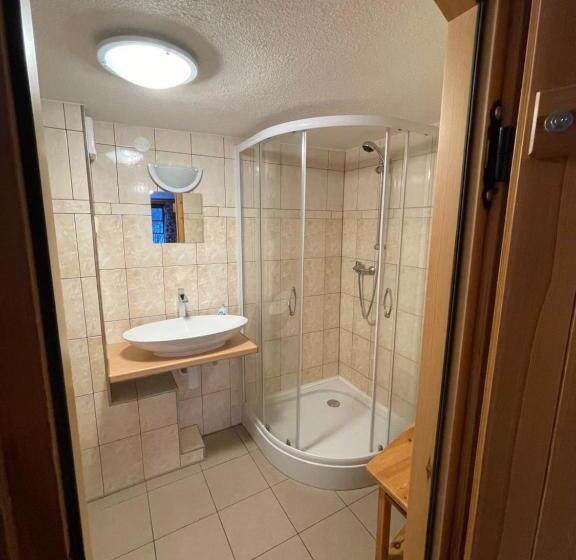 דירת חדר, Hepnarova Bouda