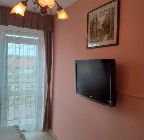 اتاق لوکس با بالکن, Pacsirta Vendégház
