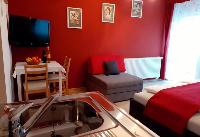 חדר דלוקס, Pacsirta Vendégház