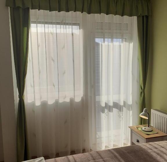 חדר דלוקס, Pacsirta Vendégház