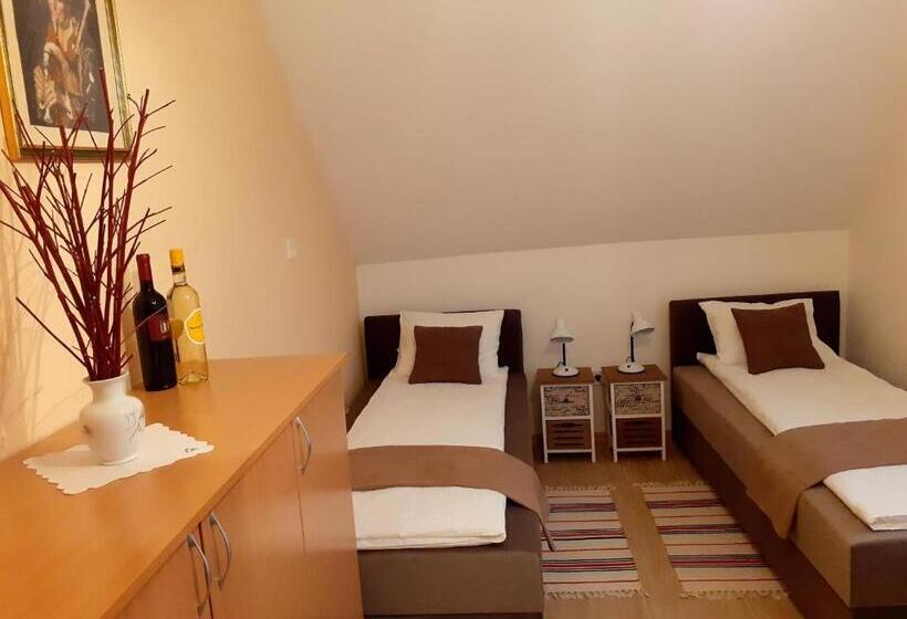 חדר סטנדרט, Pacsirta Vendégház