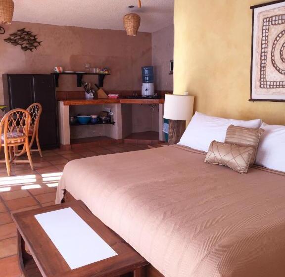 标准平房, Leo's Baja Oasis