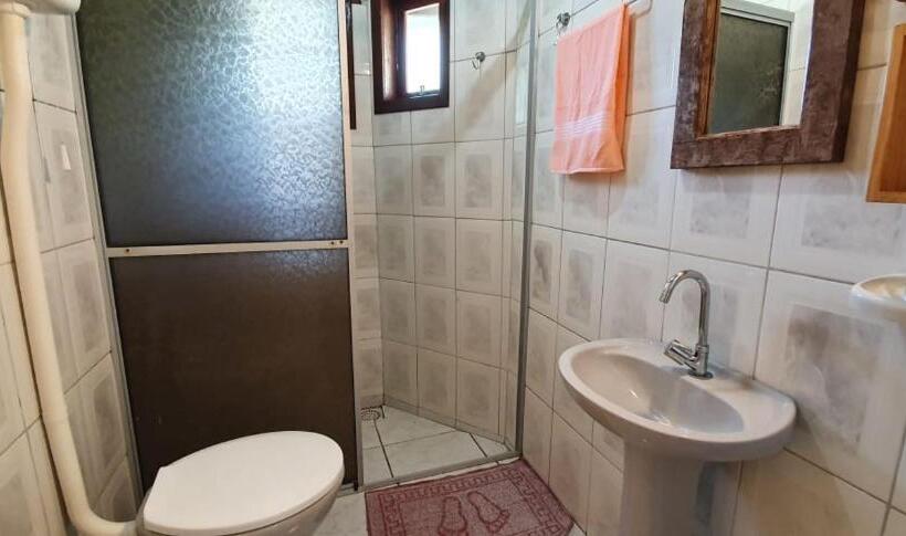 اتاق استاندارد چهار تخته, Pousada Charle Brown