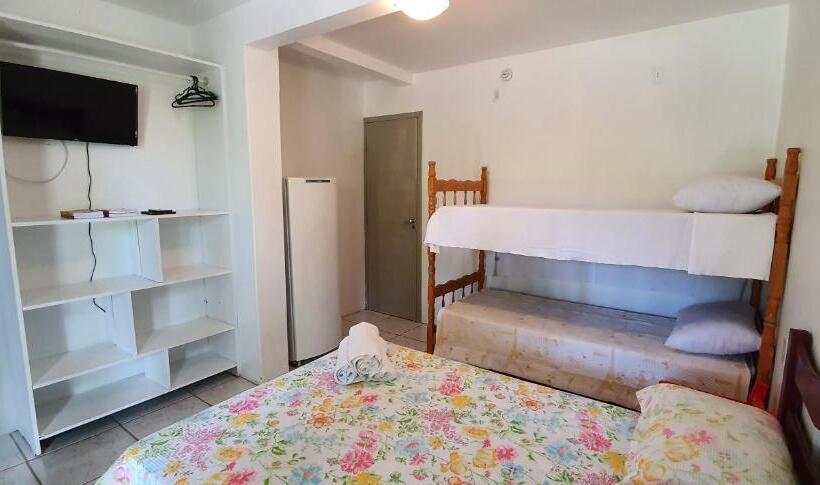 اتاق استاندارد چهار تخته, Pousada Charle Brown