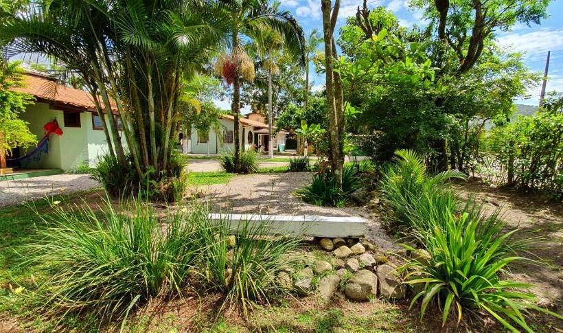 اتاق استاندارد سه نفره, Pousada Charle Brown