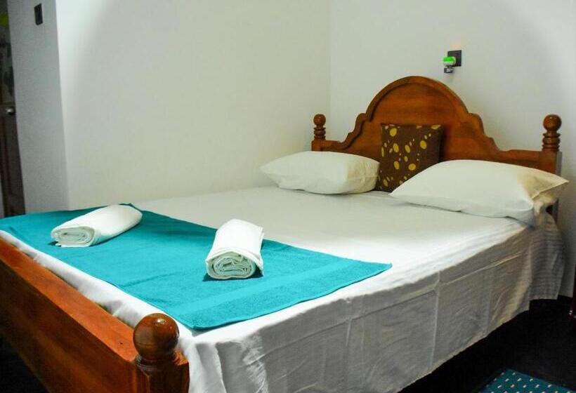חדר בסיסי לשלושה, Relax Guest House Dambulla
