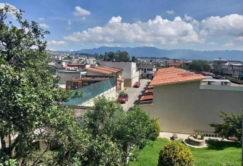 بانگلوی استاندارد, Y Bungalows Santa Ana