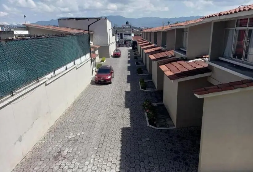 بانگلوی استاندارد, Y Bungalows Santa Ana