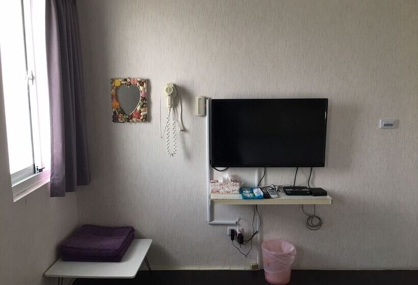 اتاق استاندارد با سرویس بهداشتی مشترک, Light Blue Hostel