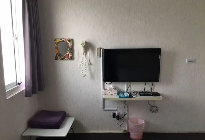 اتاق استاندارد با سرویس بهداشتی مشترک, Light Blue Hostel