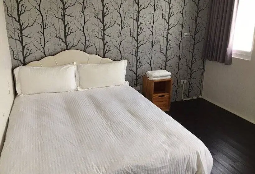 اتاق استاندارد با سرویس بهداشتی مشترک, Light Blue Hostel