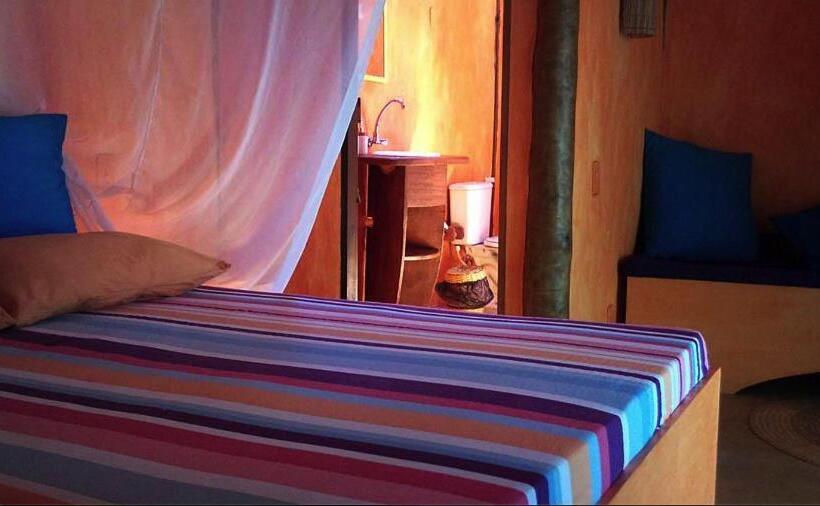 بانگلوی استاندارد با چشم‌انداز دریا, Dendê Loft