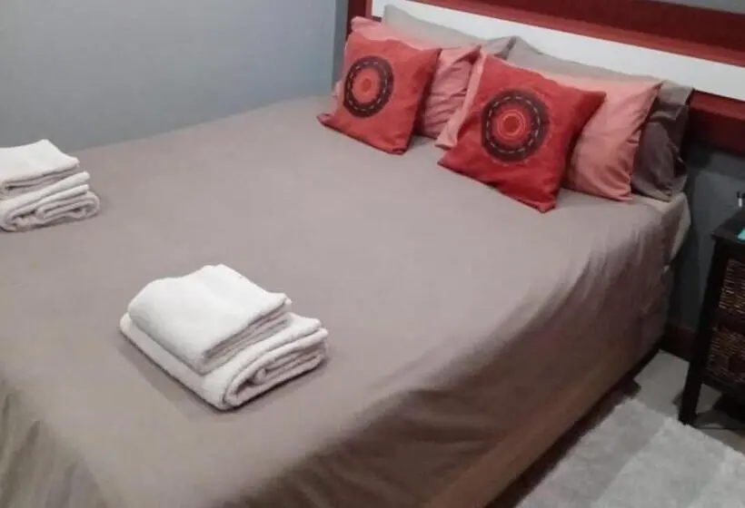 Standard-invahuone, Grand Central Guesthouse