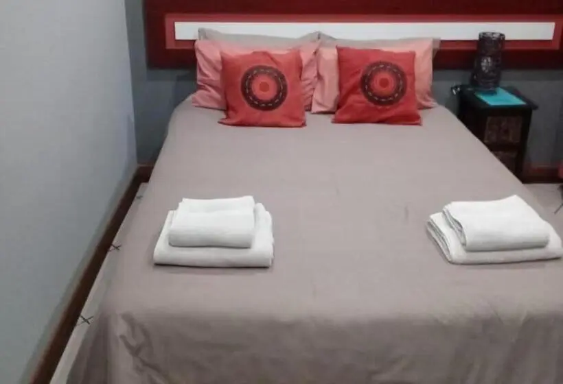 Standard-invahuone, Grand Central Guesthouse