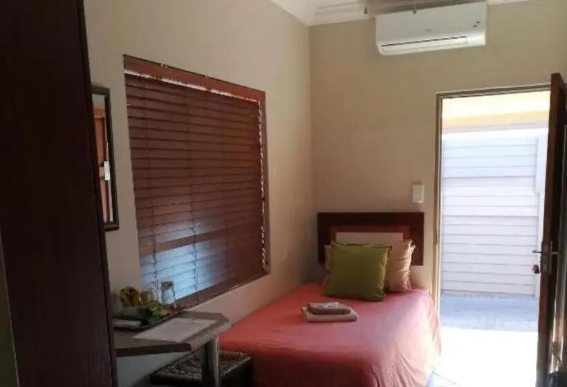 Standard Yhden Hengen Invahuone, Grand Central Guesthouse