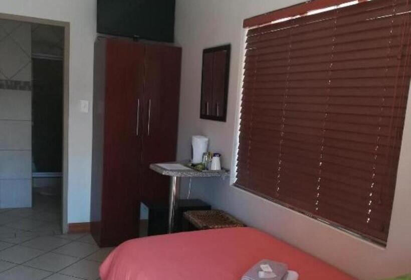 חדר סטנדרט יחיד מותאם לאדם עם מוגבלויות, Grand Central Guesthouse