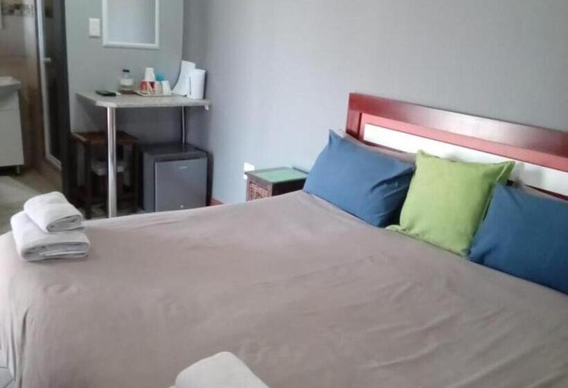 חדר סטנדרט לארבעה, Grand Central Guesthouse