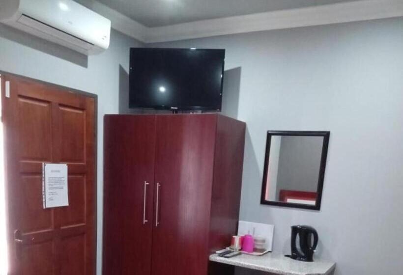 חדר סטנדרט לארבעה, Grand Central Guesthouse