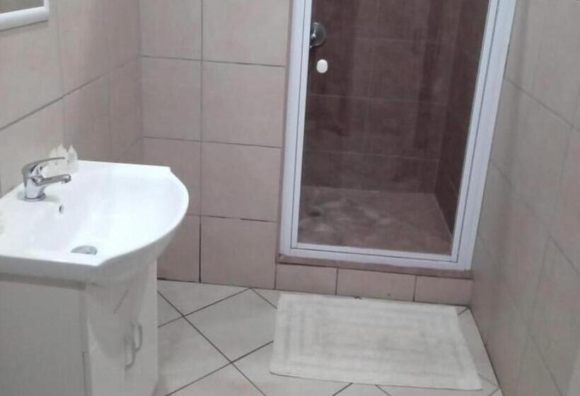 חדר סטנדרט לארבעה, Grand Central Guesthouse