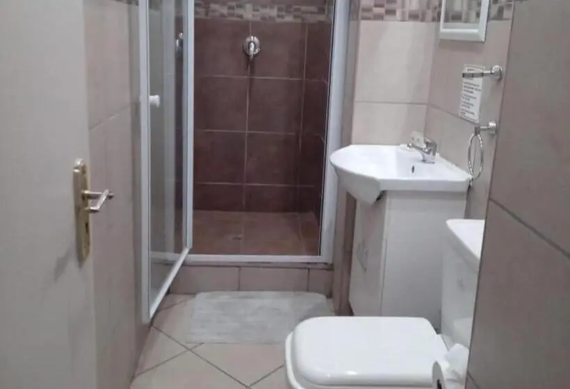Classic Kolmen Hengen Huone, Grand Central Guesthouse