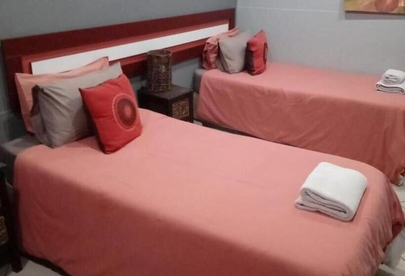 Трехместный Номер Классика, Grand Central Guesthouse