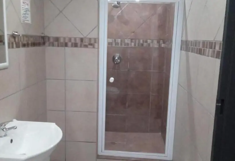 Standard Kolmen Hengen Huone, Grand Central Guesthouse