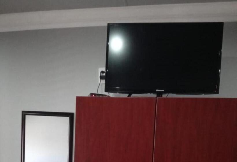 חדר סטנדרט לשלושה, Grand Central Guesthouse