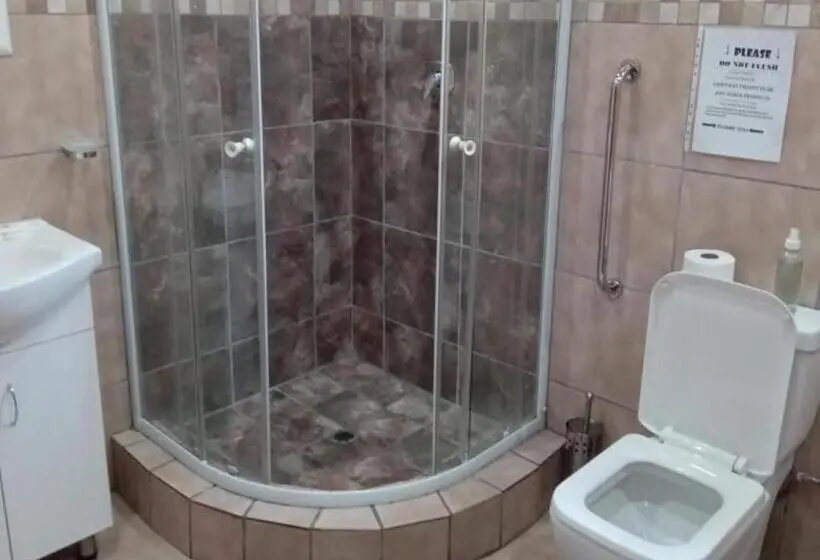 Basic Kolmen Hengen Huone, Grand Central Guesthouse