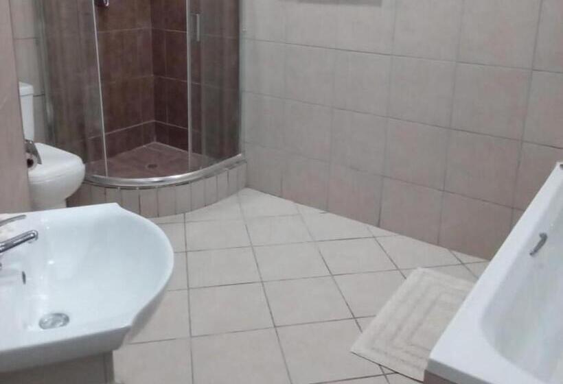 Четырехместный Номер Базовый, Grand Central Guesthouse