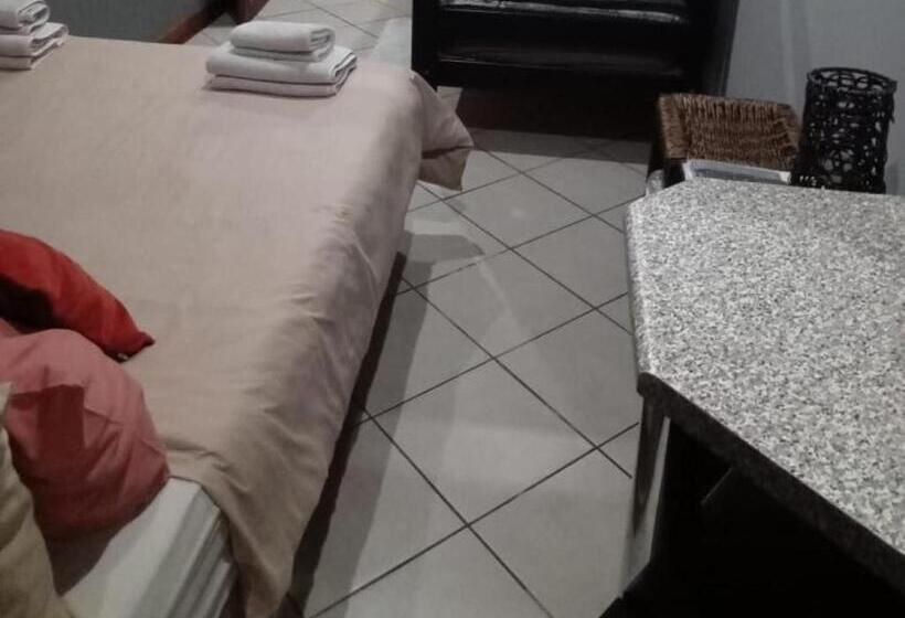 חדר בסיסי לארבעה, Grand Central Guesthouse