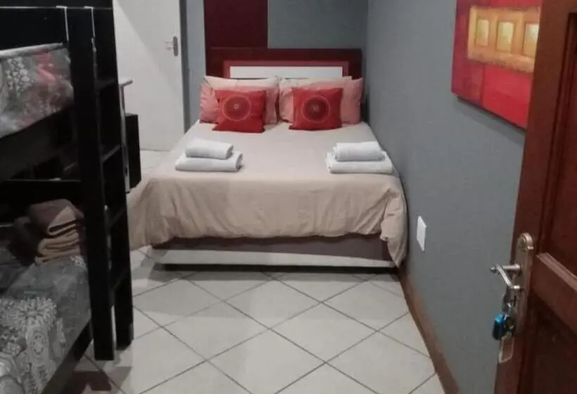 Basic Neljän Hengen Huone, Grand Central Guesthouse
