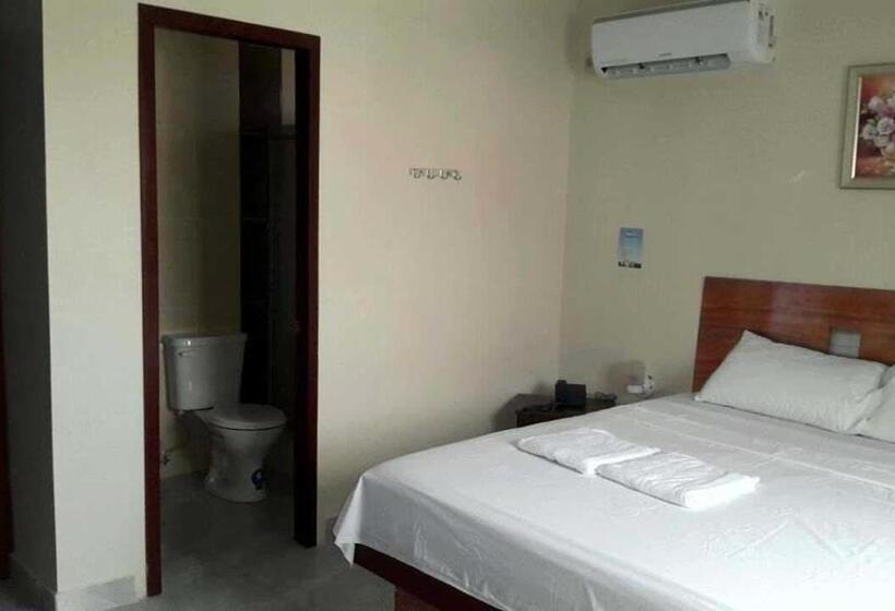 جناح, Hostal Costa Azul