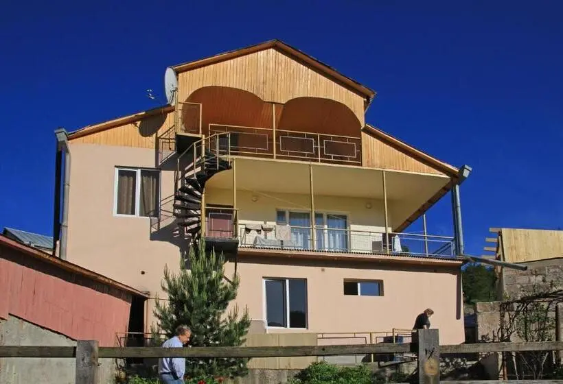 デラックスの４人部屋, Dilbo House