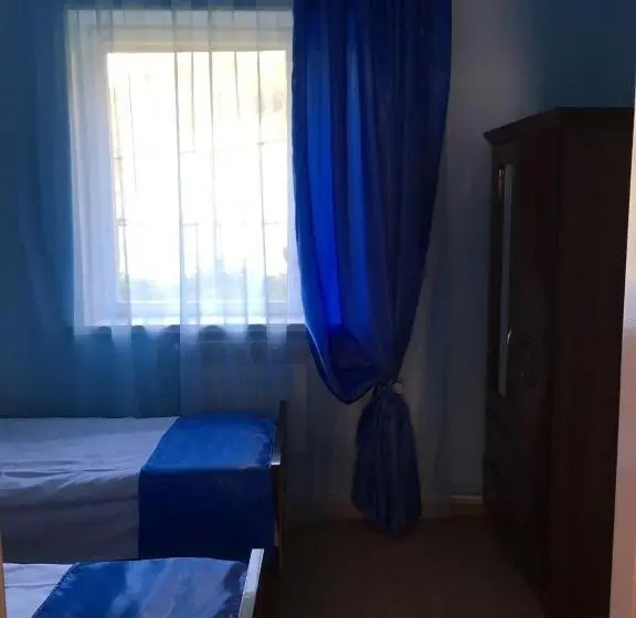 デラックスの４人部屋, Dilbo House