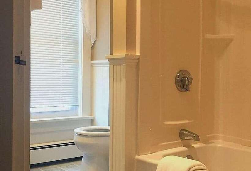 جناح, Inn At Pleasant Lake