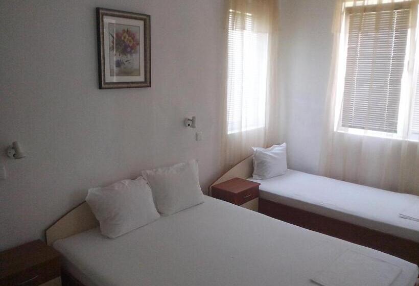 اتاق لوکس سه تخته, Guest House Krasi